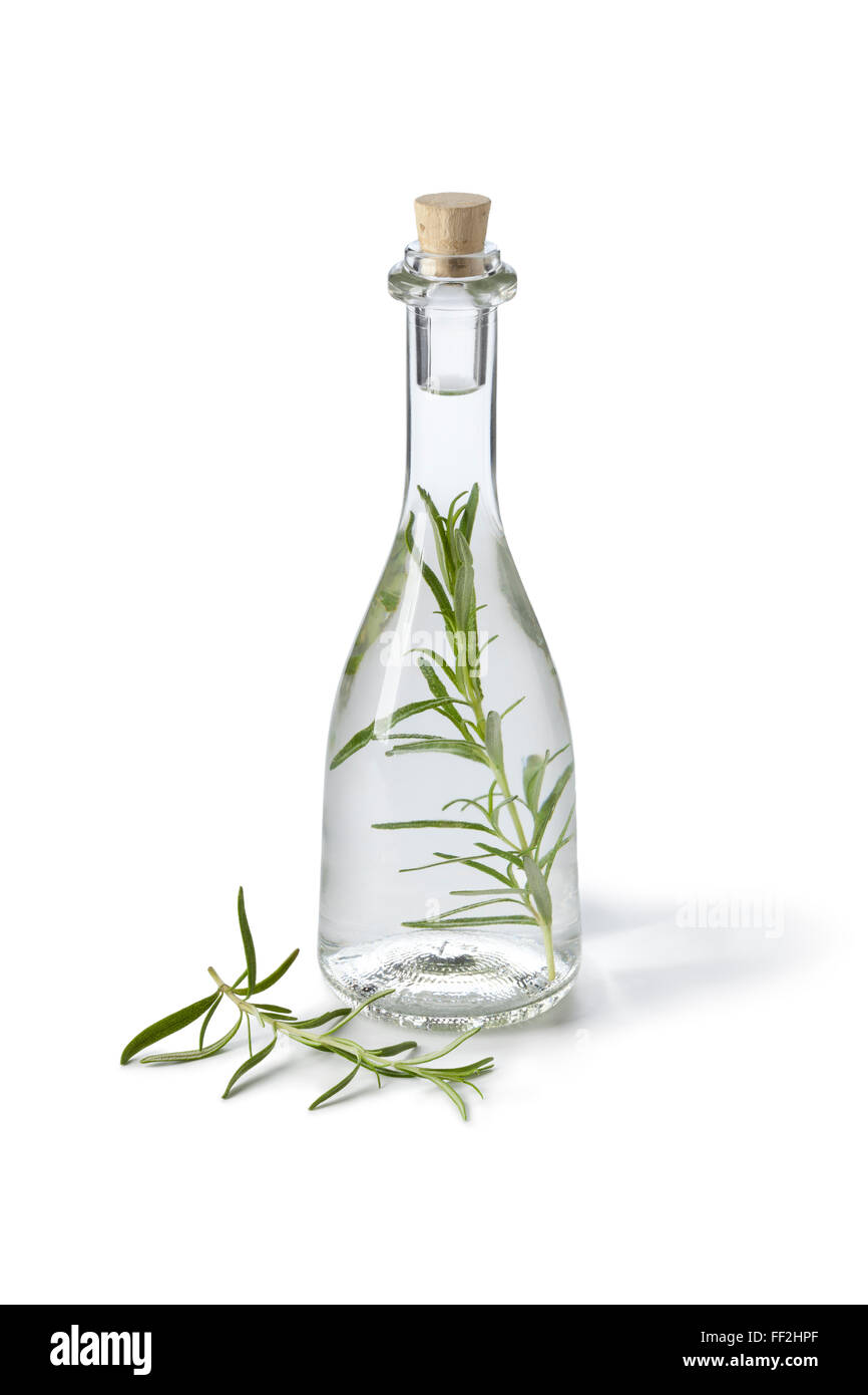 Flasche mit Estragon-Essig auf weißem Hintergrund Stockfoto