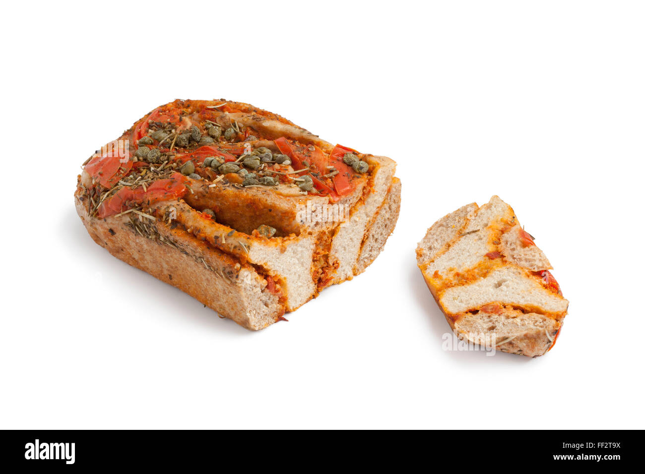 Frische Tomaten Kapern Brot auf weißem Hintergrund Stockfoto