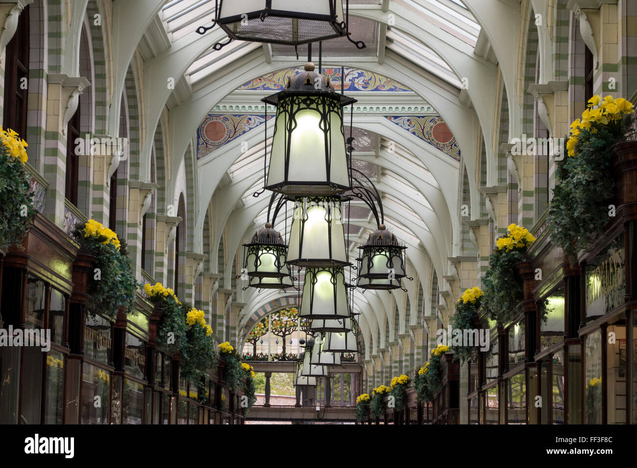 Innenraum der Royal Arcade, Norwich, Norfolk, Großbritannien Stockfoto