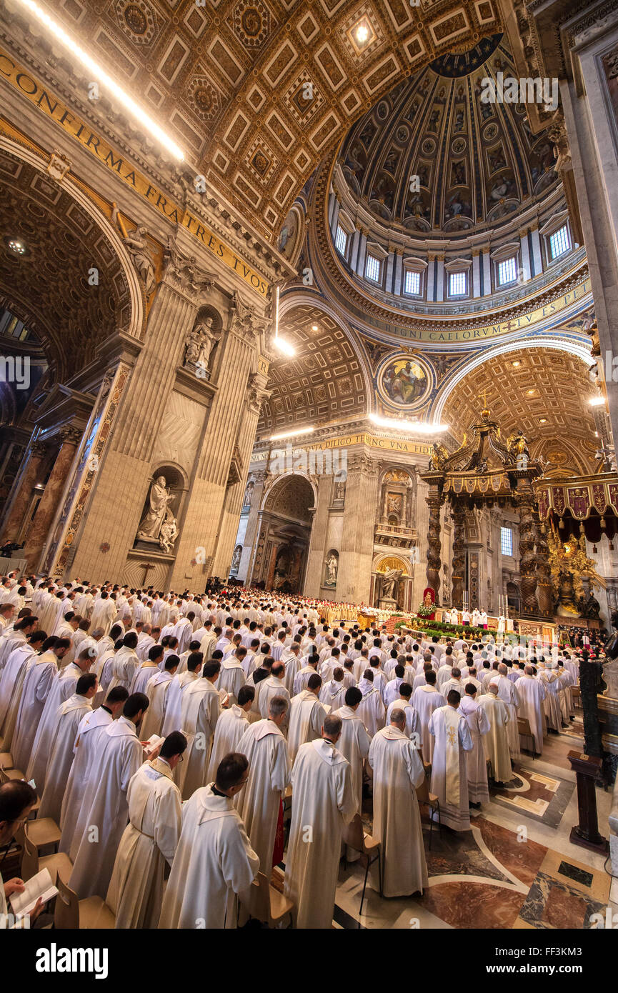 Allgemeine Ansicht. Vista Generale Papst Francis präsidiert die Chrisam-Messe im Petersdom. Papa Francesco. Messa del Crisma. Stockfoto