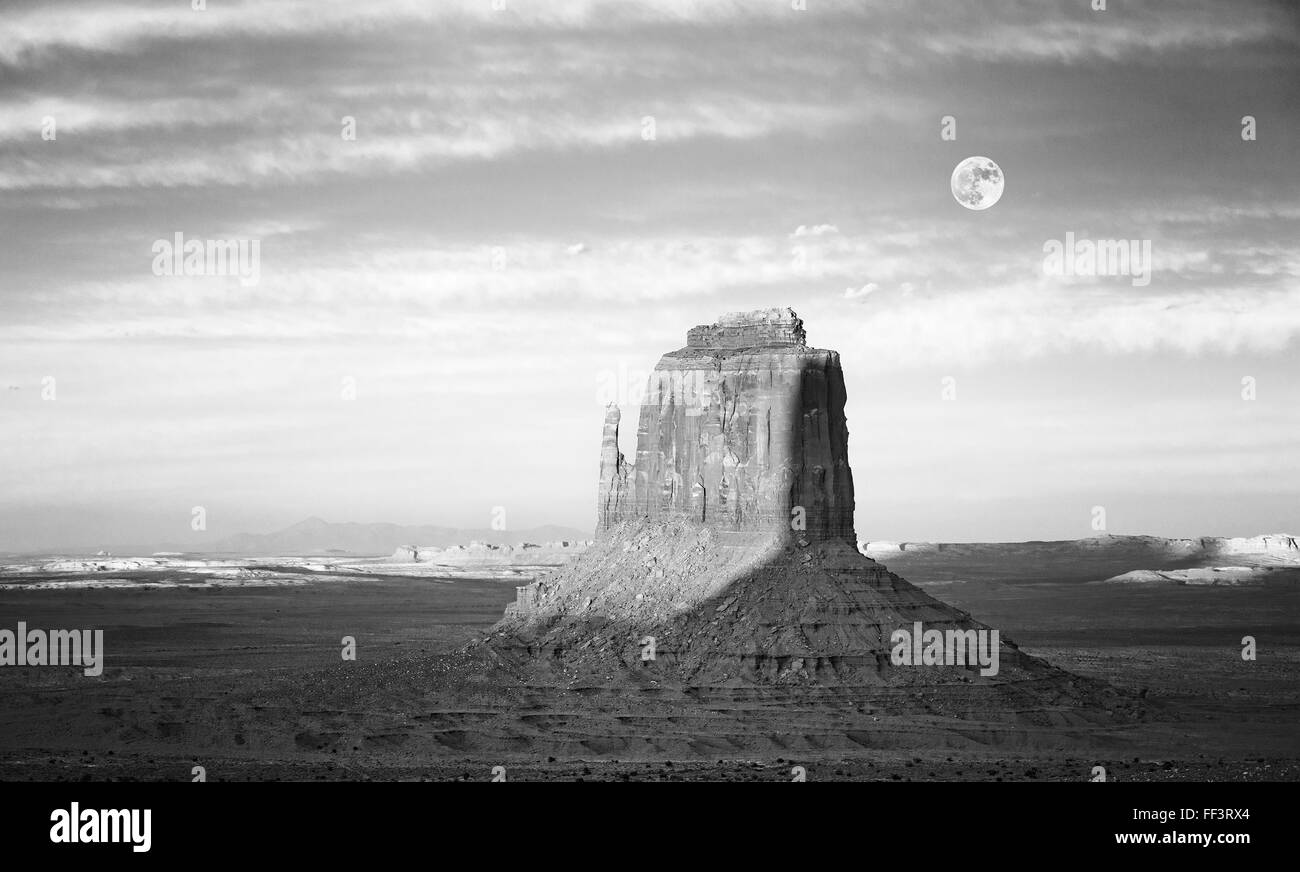 Schwarz / weiß Bild der Felsformation im Monument Valley bei Sonnenuntergang, USA Stockfoto