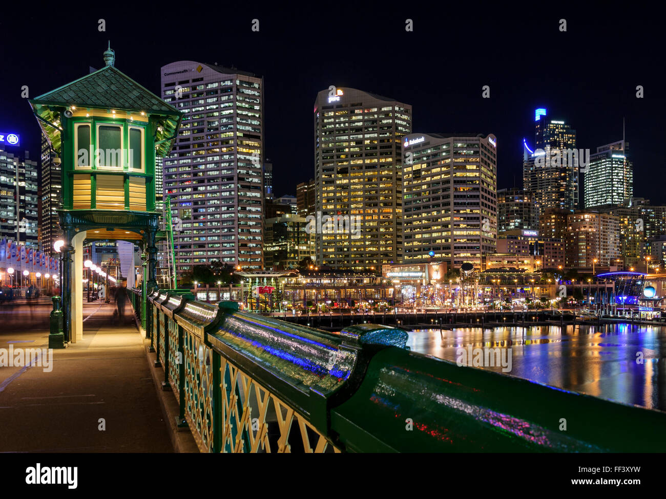 Abends Blick auf Darling Harbour und Pyrmont Drehbrücke, Sydney Stockfoto