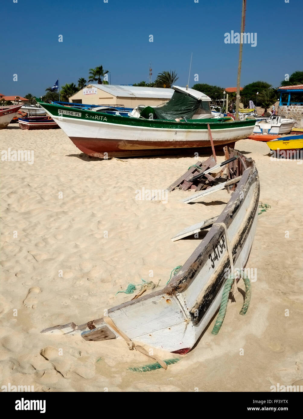 Verlassene Fischerboot, Zahl 3536 Stockfoto