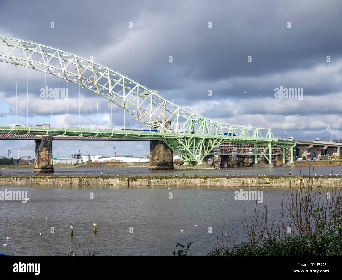 Widnes Seite von Runcorn Widnes Silver Jubilee Bridge. Stockfoto