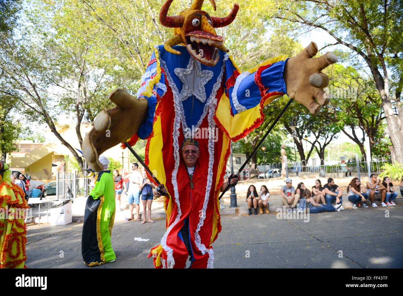 VEJIGANTE Marionette wie, paradieren während des Karnevals in Ponce. Puerto Rico. US-Territorium. Februar 2016 Stockfoto