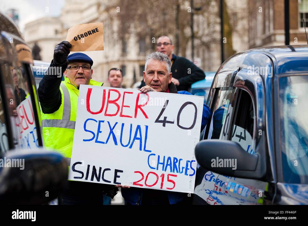 London, UK. 10. Februar 2016. Tausenden Taxifahrer bringen Verkehr zum Stillstand mit Whitehall Demonstration von United Taxifahrer Gruppe gegen Uber. Schwarzen Taxifahrer bringt Verkehr zum Stillstand in Westminster mit einem Protest vor Downing Street heute Nachmittag - sagen, sie kämpfen um ihre Existenz zu verteidigen. Bildnachweis: Dinendra Haria/Alamy Live-Nachrichten Stockfoto