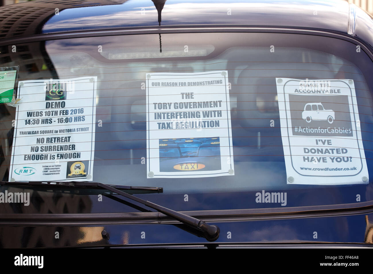 London, UK. 10. Februar 2016. Schwarzen Londoner Taxifahrer verursachen Datenverkehr Staus im Zentrum von London als Protest gegen die neue Taxi-Vorschriften. Bildnachweis: Steve Hickey/Alamy Live-Nachrichten Stockfoto