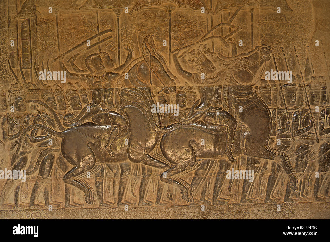 Teil der geschnitzten steinernen Sockel Relief, südlichen Galerie, Angkor Wat, in der Nähe von Siem Reap, Kambodscha, Asien Stockfoto