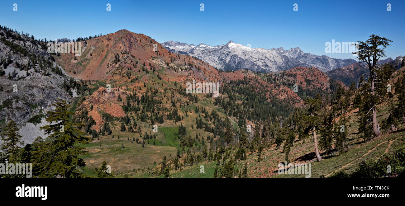 Kalifornien - Kreuzung der Granite Creek und sieben auf Wanderwegen mit Blick auf Deer Creek Valley und über Luella See. Stockfoto