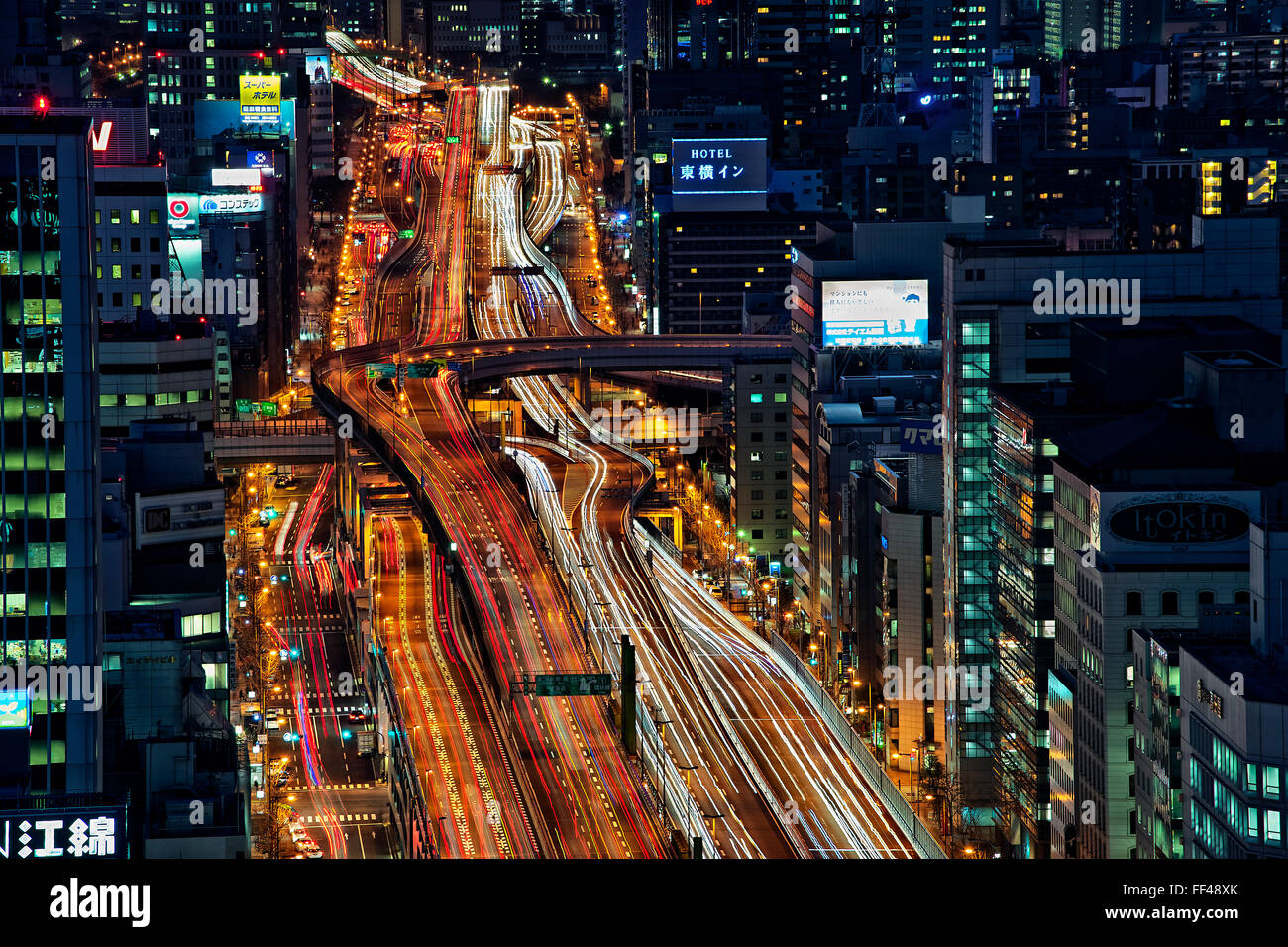 Japan, Insel Honshu, Kansai, Osaka, Schnellstraßen in der Stadt. Stockfoto