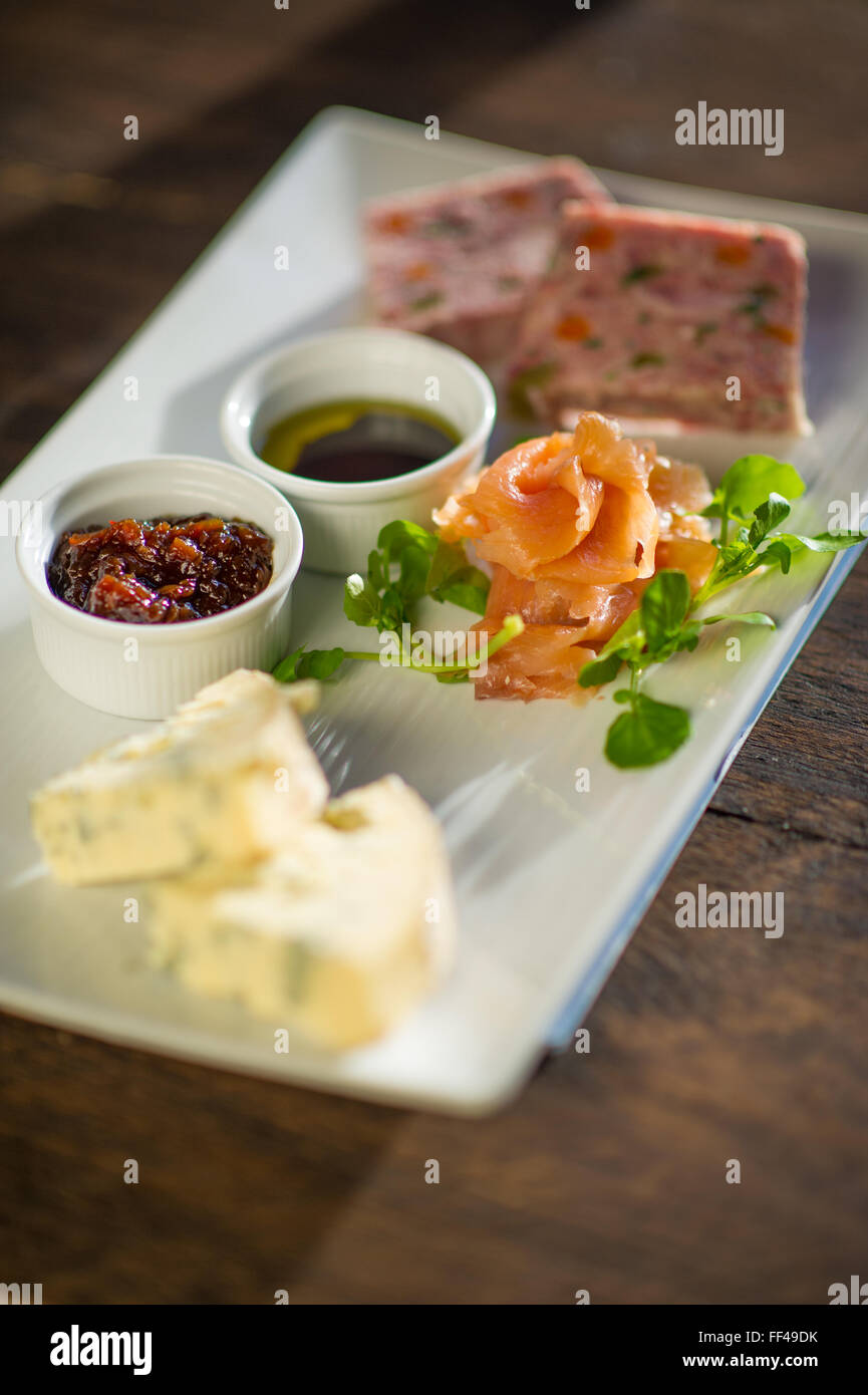 Lachs teller -Fotos und -Bildmaterial in hoher Auflösung – Alamy