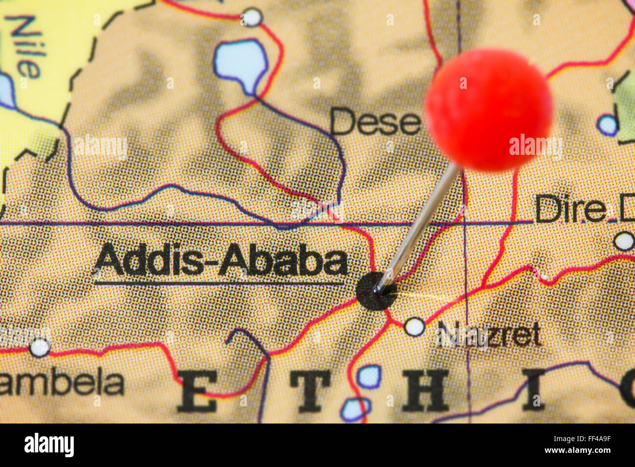 Nahaufnahme der einen roten Pin in einer Karte von Addis Abeba (Addis Abeba), Äthiopien. Stockfoto