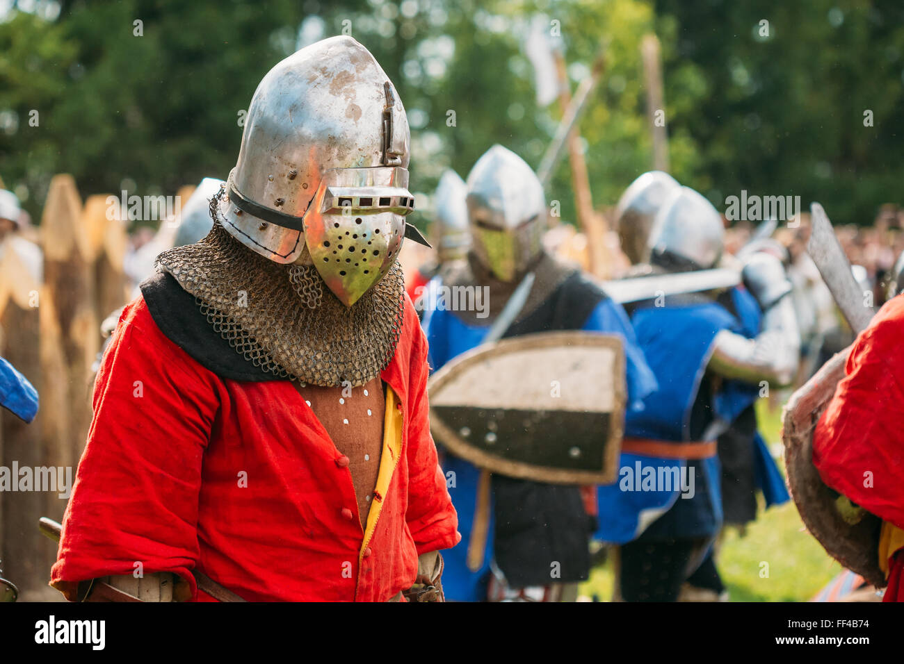MINSK, BELARUS - 19. Juli 2014: Krieger Ritter Teilnehmer des Festivals der mittelalterlichen Kultur Stockfoto