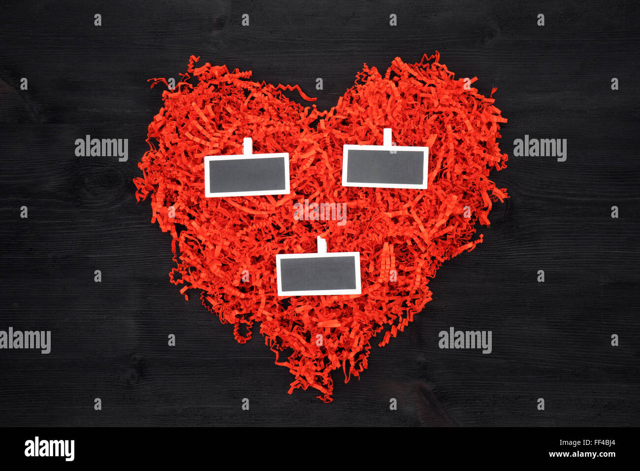 Großen roten Herz auf schwarzem Hintergrund isoliert Stockfoto