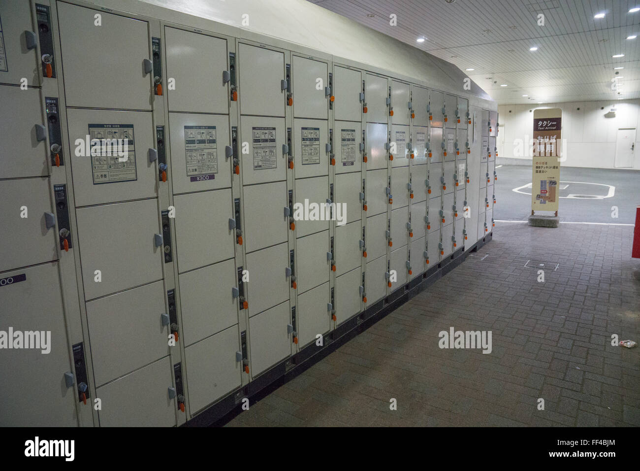 Luggage Lockers Stockfotos und -bilder Kaufen - Alamy