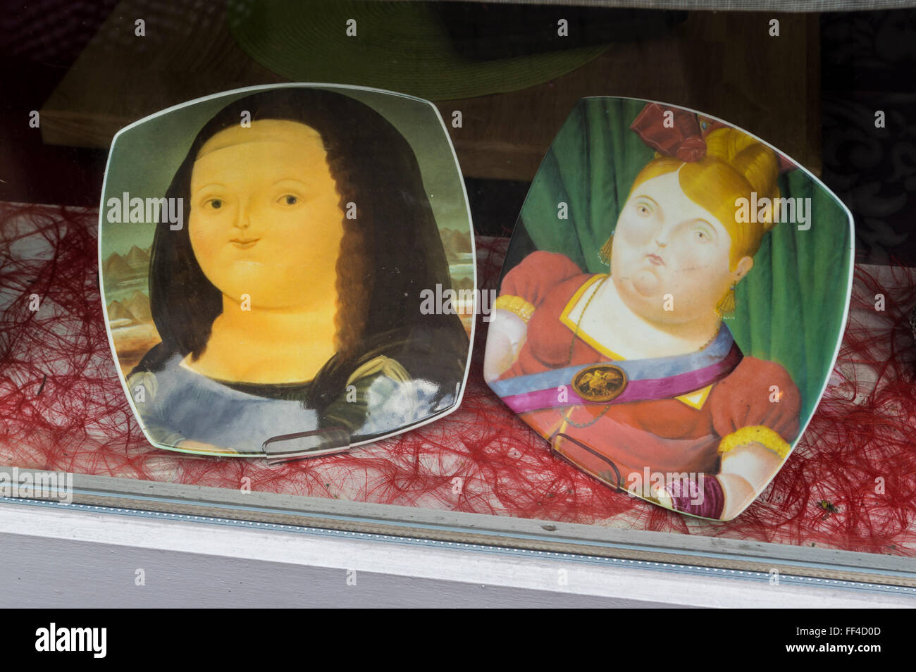 Portraitmalerei von übergewichtigen Frauen auf Tellern, wobei Fett Mona Lisa, eine Parodie von Da Vincis berühmtes Gemälde. Stockfoto