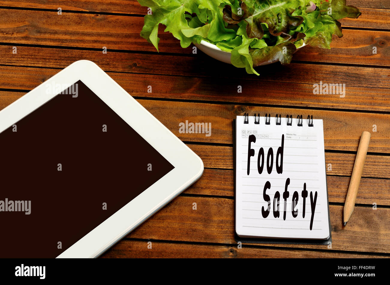Lebensmittel Sicherheit Wörter auf notebook Stockfoto
