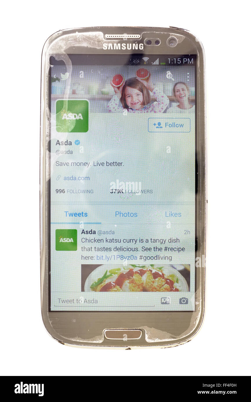 Die Asda-Twitter-Account auf einem Smartphone vor weißem Hintergrund fotografiert. Stockfoto