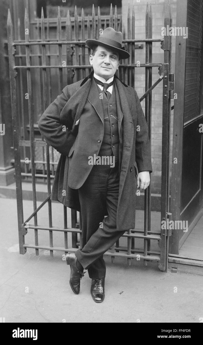 ALBERT REISS (1870-1940), deutscher Opernsänger Tenor am Eingang des Künstlers an der New Yorker Metropolitan Opera über 1910. Foto-Bain News-Service Stockfoto