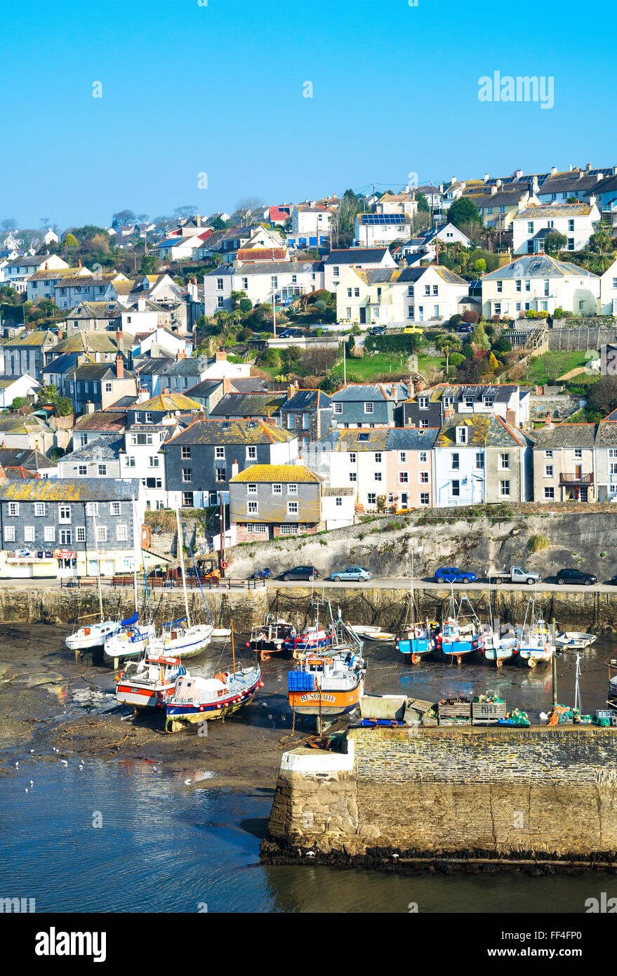 Häuser mit Blick auf den Hafen von Mevagissey in Cornwall, Großbritannien Stockfoto