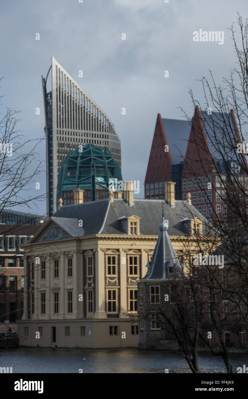 zeigen Sie am Hofvijver mit Mauritshuis an Stockfoto