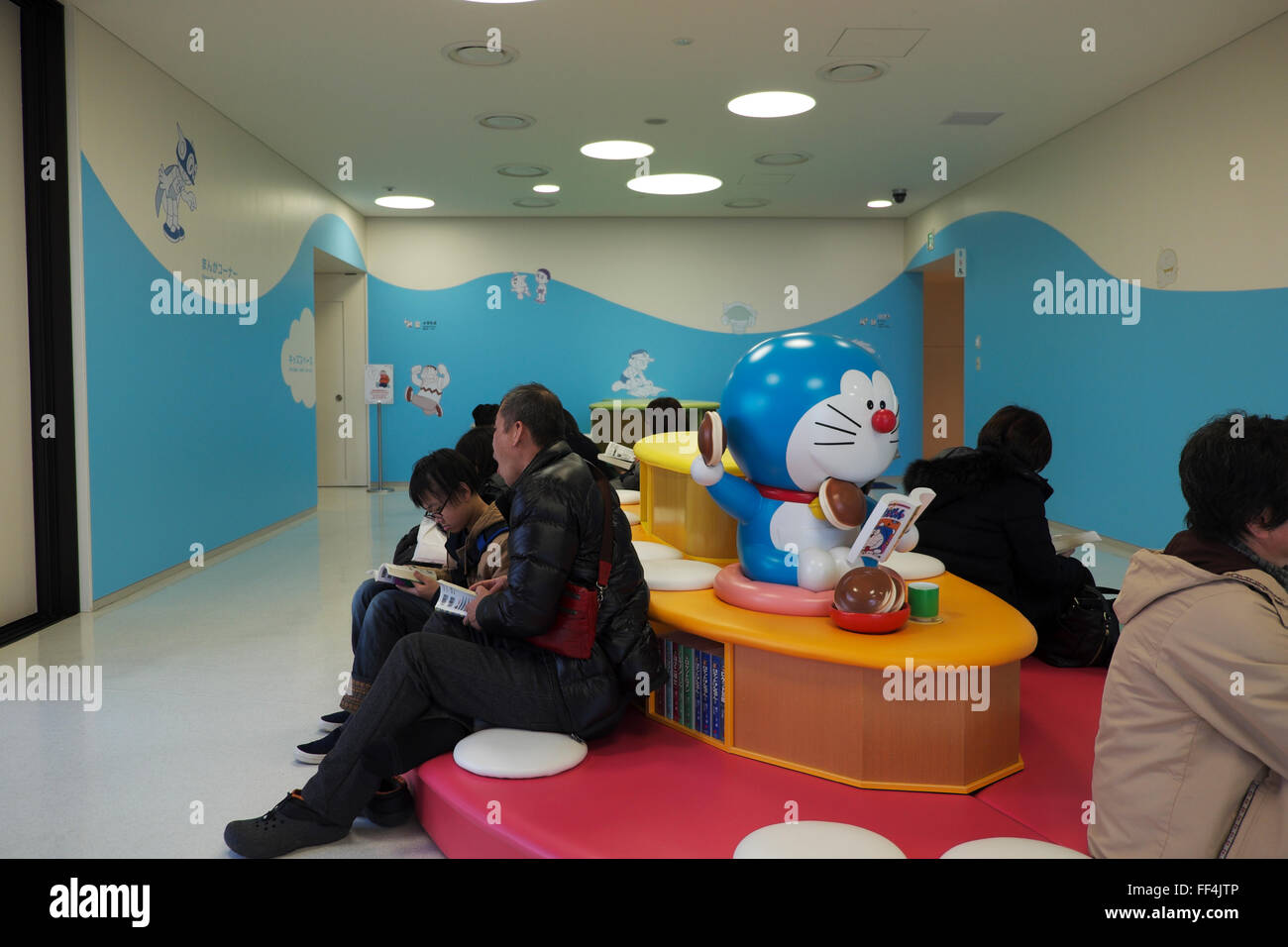 Lesen sind innen Fujiko F Fujio Museum, Kawasaki Stockfoto