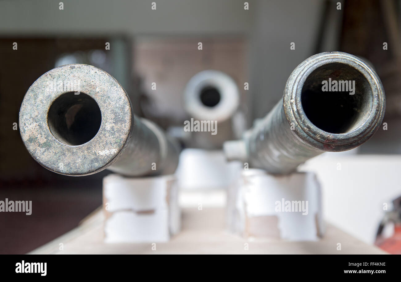 Waffen in der Sammlung des National Museum of Cambodia Stockfoto