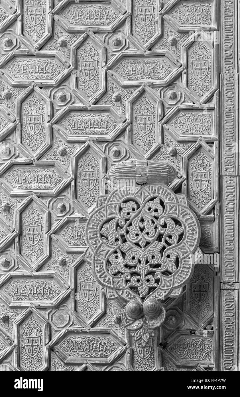 CORDOBA, Spanien - 28. Mai 2015: Die Details der Mudéjar Bronze Portal der Kathedrale. Stockfoto