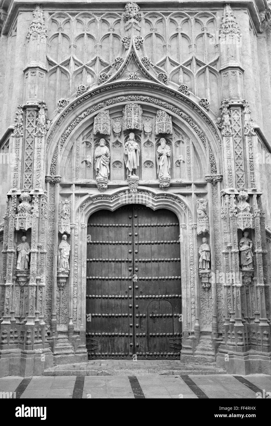 CORDOBA, Spanien - 26. Mai 2015: Das gotische Portal des Royal Hospital gebaut nach einem Entwurf von Hernan Ruiz, el Viejo San Sebastian. Stockfoto