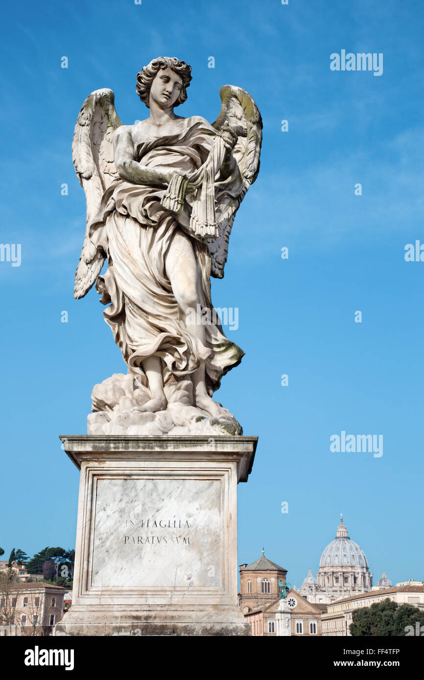Rom, Italien - 27. März 2015: Engel mit den Peitschen - Ponte Sant'Angelo - Engel-Brücke - entworfen von Lazzaro Morelli Stockfoto