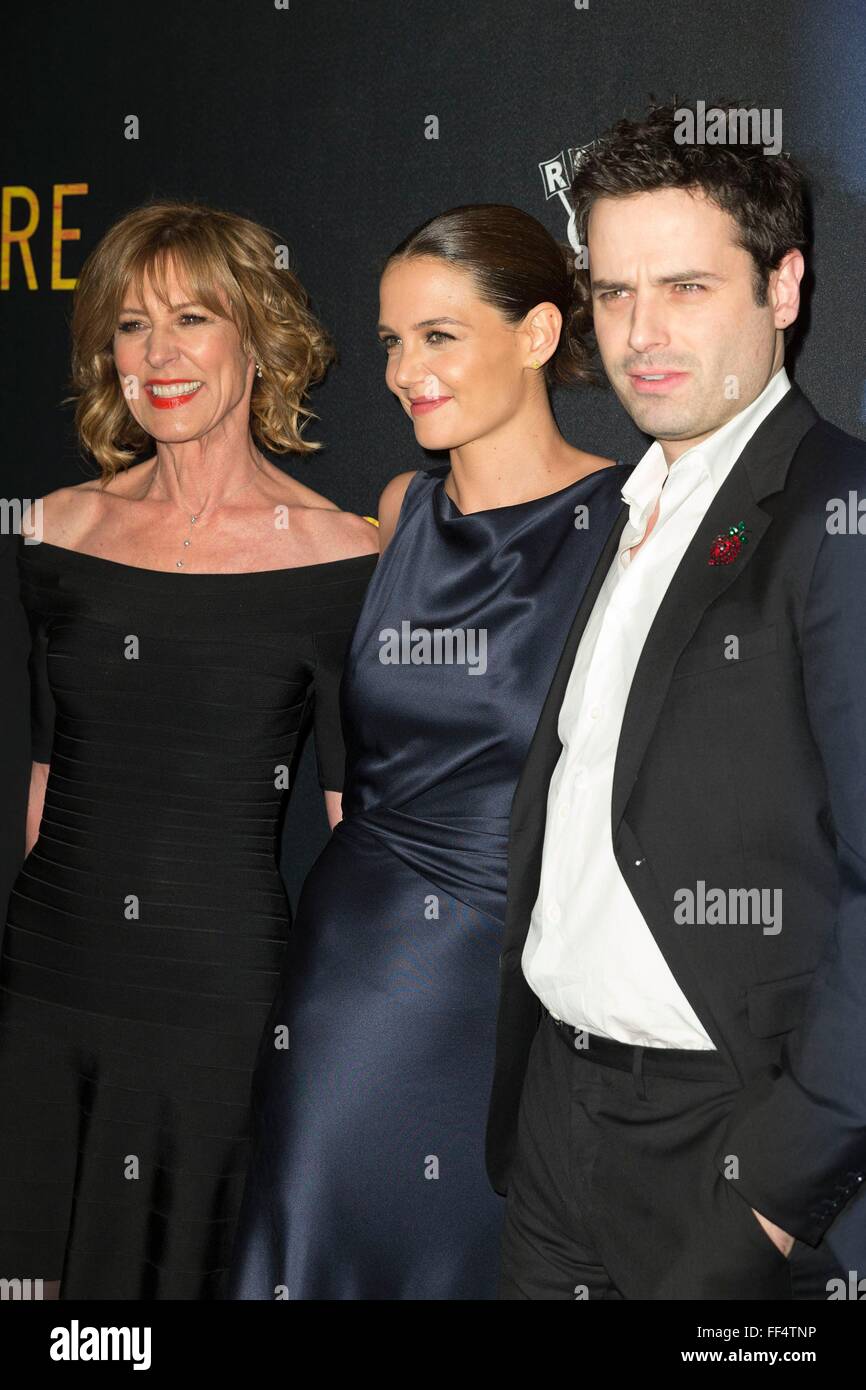 New York, NY, USA. 10. Februar 2016. Christine Lahti, Katie Holmes, Luke Kirby im Ankunftsbereich für berührt mit Feuer Premiere, Walter Reade Theater im Lincoln Center, New York, NY 10. Februar 2016. Bildnachweis: Lev Radin/Everett Collection/Alamy Live-Nachrichten Stockfoto