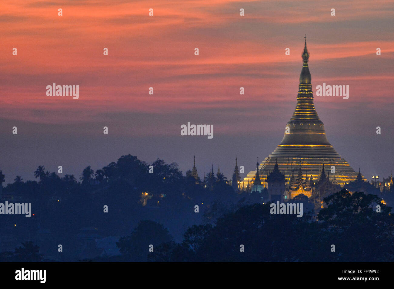 Shwedagon Paya, die heiligste Wallfahrtsstätte in Yangon, Myanmar Stockfoto