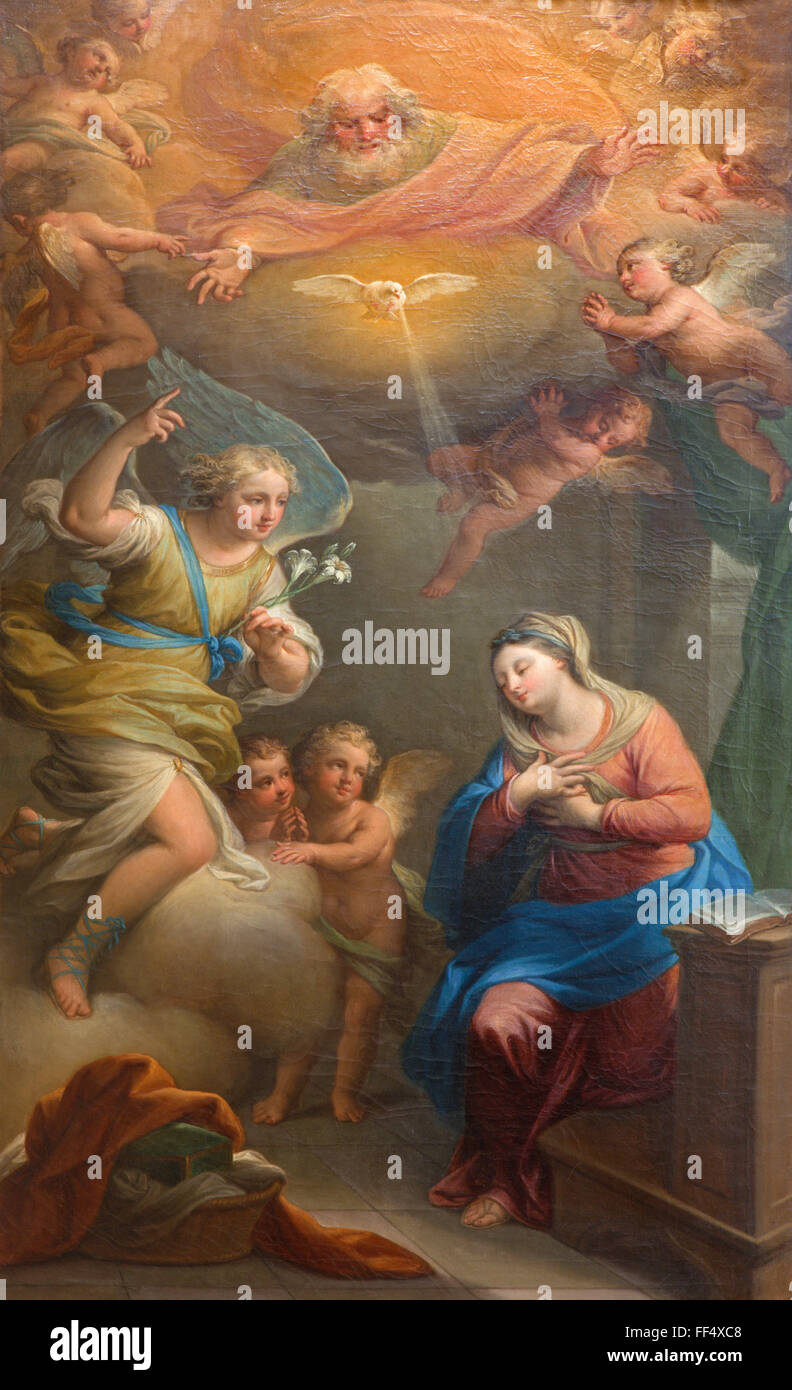 Rom, Italien - 2015: Die Verkündigung von Andrea Casali (1781) in der Kirche Chiesa della Santissima Trinita Degli Spanoli Farbe. Stockfoto