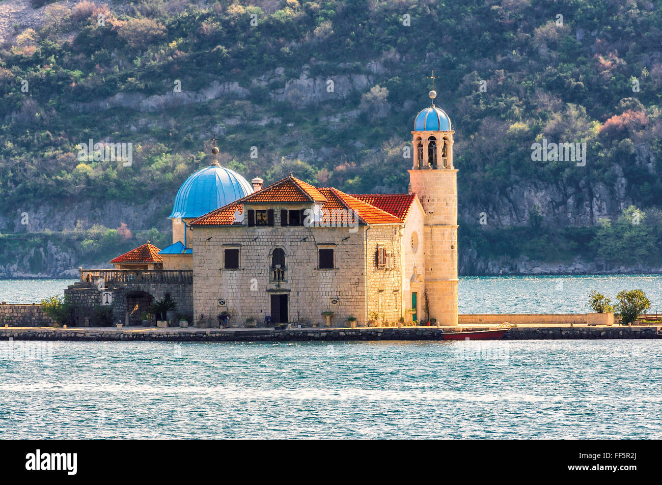 Burg auf der Insel an der Bucht von Kotor in Montenegro, Europa. Stockfoto