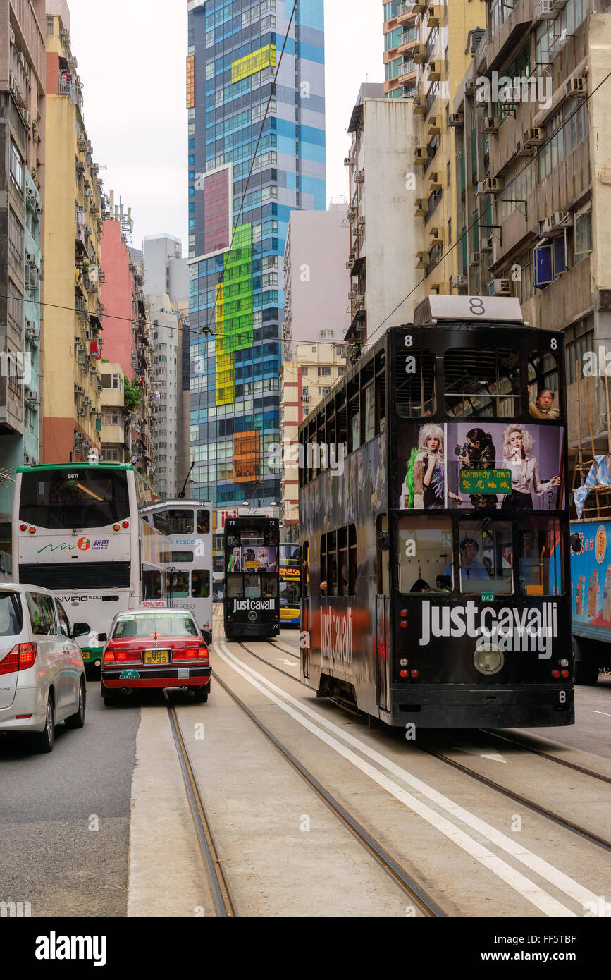 Doppeldecker-Straßenbahnen in Hong Kong Straße Stockfoto