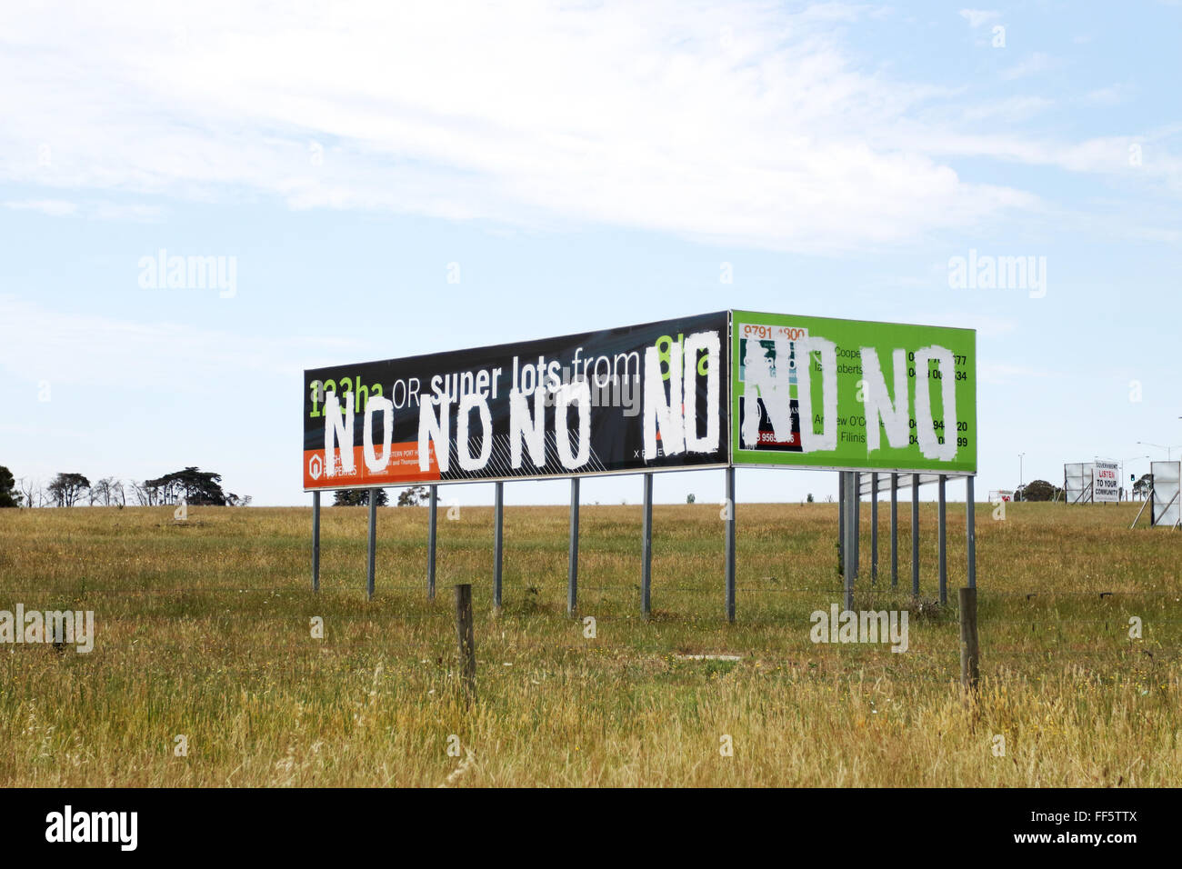 Zeichen gegen den Bau von Gewerbeimmobilien in Cranbourne West Victoria Australien zu protestieren Stockfoto