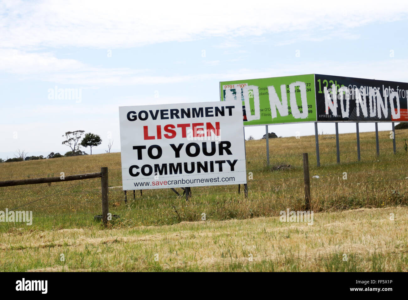 Zeichen gegen den Bau von Gewerbeimmobilien in Cranbourne West Victoria Australien zu protestieren Stockfoto