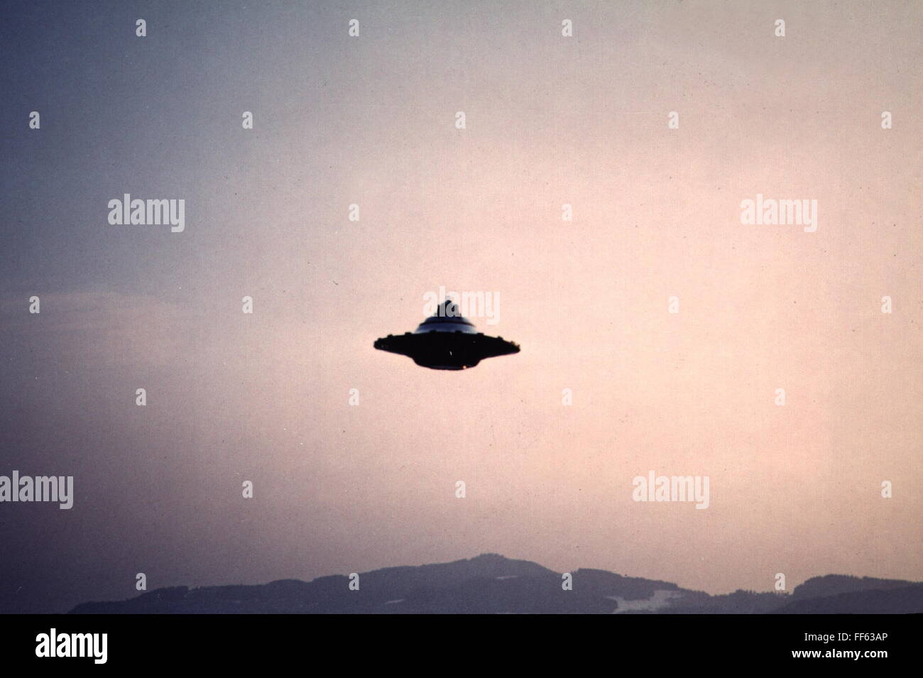 Raumfahrt, nicht identifiziertes Flugobjekt (UFO), fliegendes ufo, Hasenböl-Langenberg, Schweiz, 29.3.1976, Zusatz-Rechte-Clearences-nicht vorhanden Stockfoto