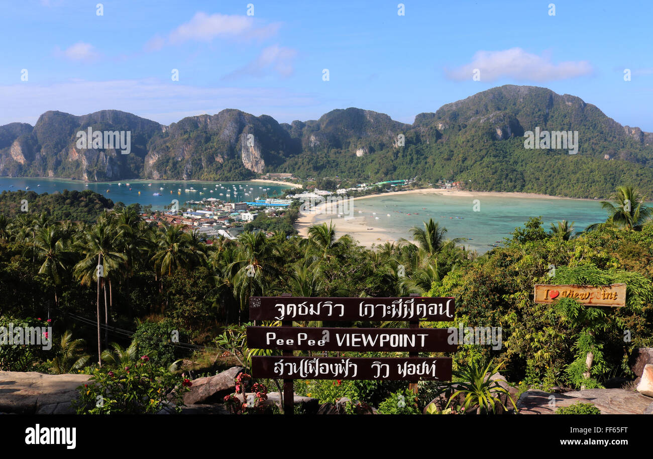 Thailand Krabi Phi Phi Inseln Koh Phi Phi Don schöne Aussicht von Koh Phi Phi Don von Phi Phi Aussichtspunkt Adrian Baker Stockfoto
