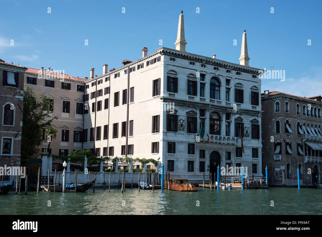 Das 5-Sterne-Hotel Aman aus dem 16. Jahrhundert befindet sich am Ufer des Canal Grande in Venedig in der Region Venetien in Norditalien. Das Hotel war es Stockfoto