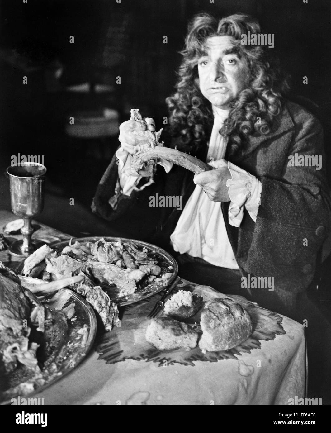 FILM: TOM JONES, 1963. /nHugh feierte Griffith in eines des Films Szenen zu essen. Stockfoto
