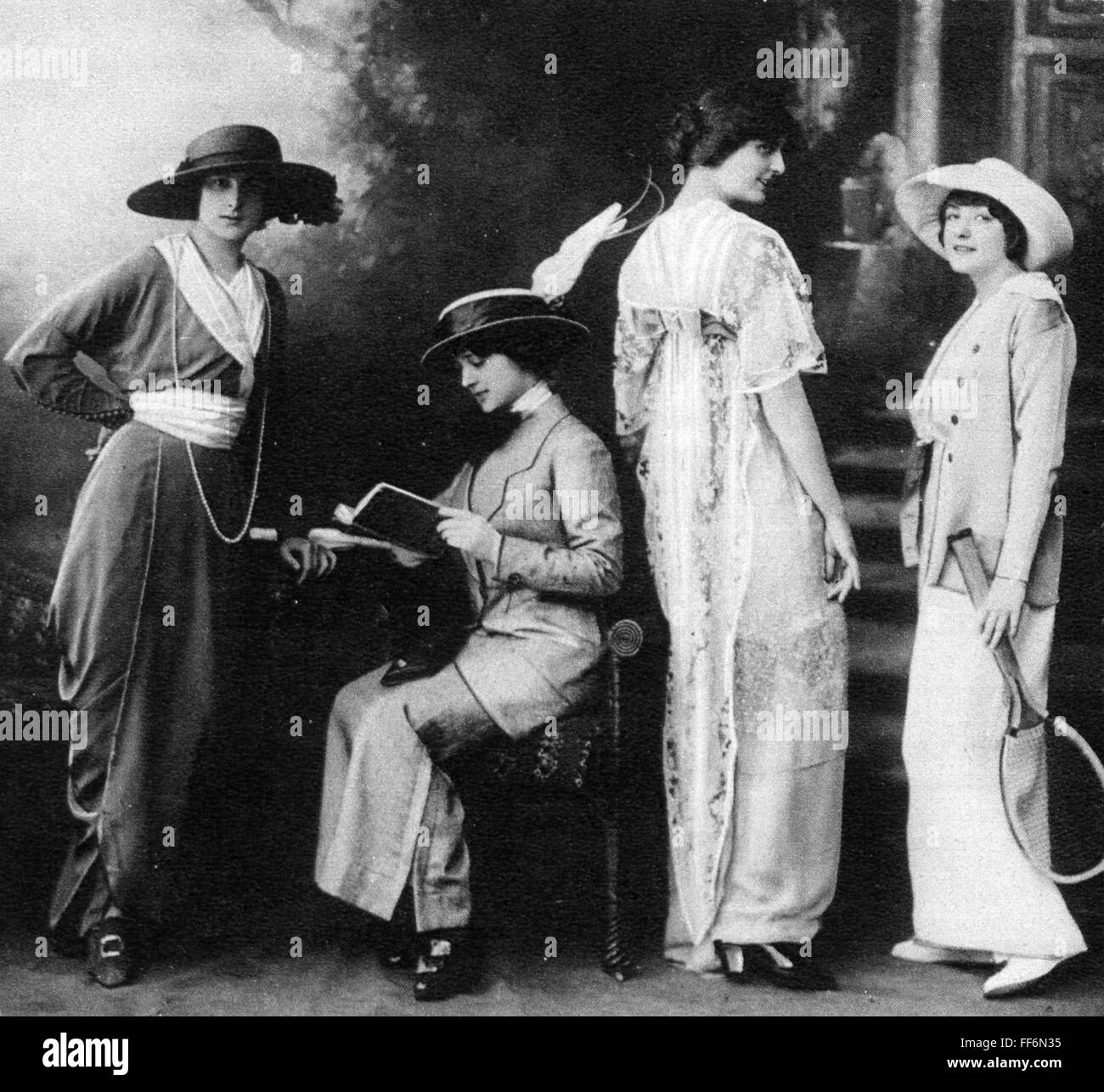 Mode, 1910er Jahre, Schaufensterpuppe in Wanderkleid, Reisekleid, Hausrat, Sportkleid, 1913, zusätzliche-Rechte-Clearences-nicht verfügbar Stockfoto