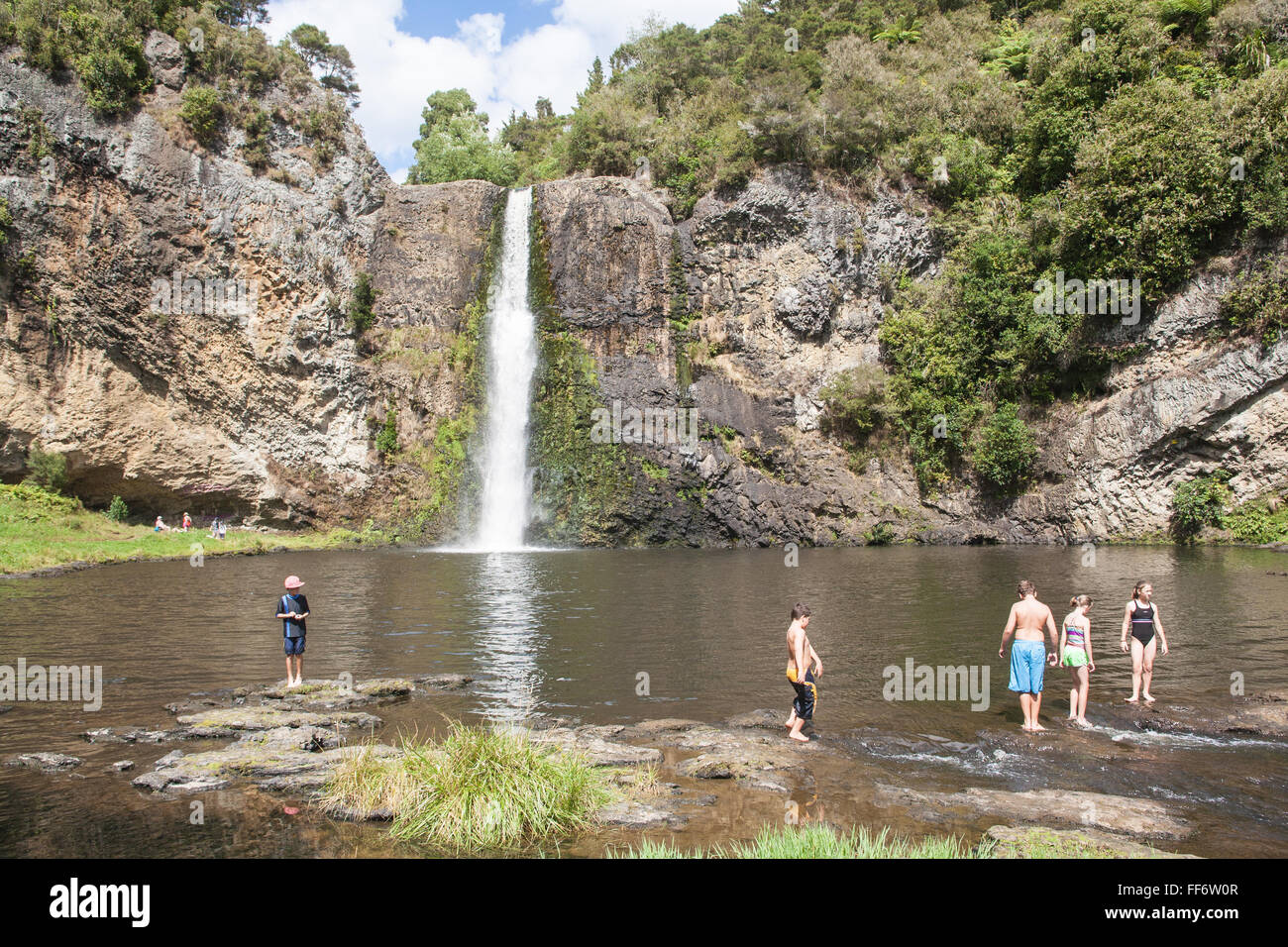 Gerahmte Wasserfall im Hunua Palette Regional Park, Auckland New Zealand Stockfoto
