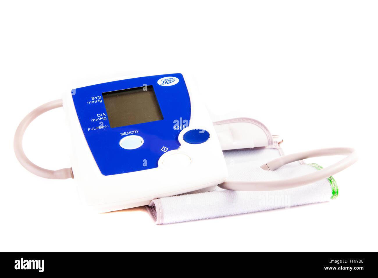 Blutdruck Arm Monitor Maschine für häusliche Pflege Check Verwendung Ausschnitt ausschneiden weißen Hintergrund isoliert Stockfoto