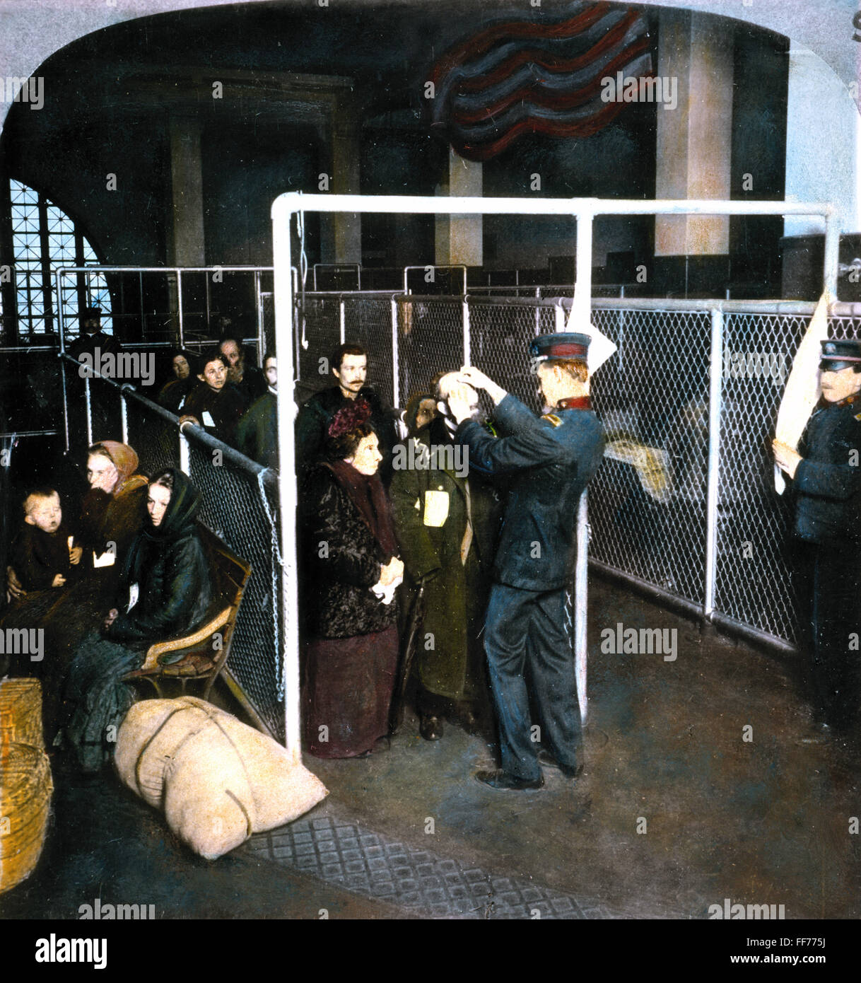 EINWANDERER: 1913. /nFederal medizinische Prüfer Prüfung der Augen der Einwanderer auf Ellis Island im Jahre 1913. Öl über ein Foto. Stockfoto