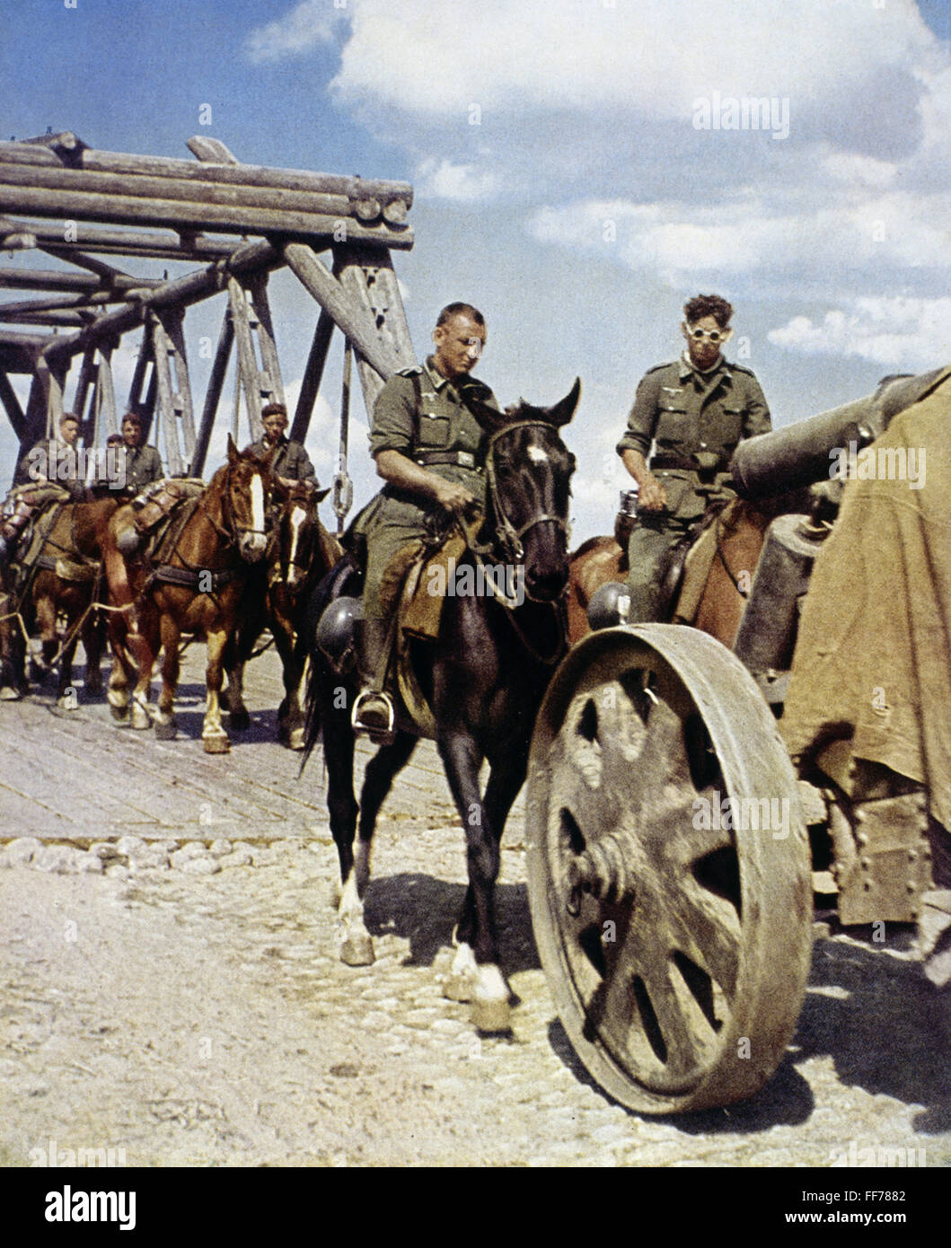 Ereignisse, 2. Weltkrieg, Wehrmacht, Artillerie mit Pferdegezogenem Vormarsch, um 1941, Zusatzrechte-Freimachungen-nicht vorhanden Stockfoto