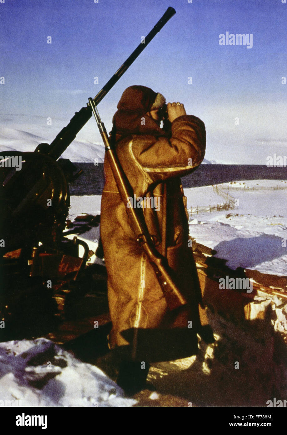 Ereignisse, Zweiter Weltkrieg, Norwegen, deutsche Luftabwehrlage an der Küste, um 1942, Flak, leichtes AA-Gewehr, Winter 2 cm Flak 38, 20 mm, Kanonen, Soldat, Gewehr, Pelzmantel, Beobachtung, Wehrmacht, Drittes Reich, Deutsche Besetzung, 20. Jahrhundert, historisch, historisch, Mütze, Menschen, 1940er Jahre, Zusatzrechte-Clearences-nicht vorhanden Stockfoto