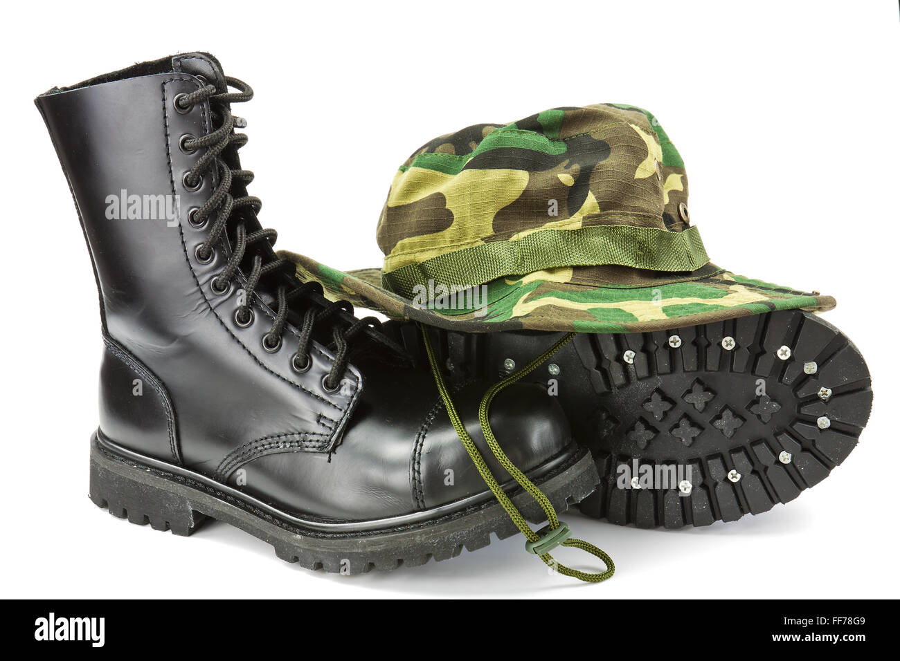 Hut und Stiefel militärischen Ausrüstung der Streitkräfte zu tarnen Stockfoto