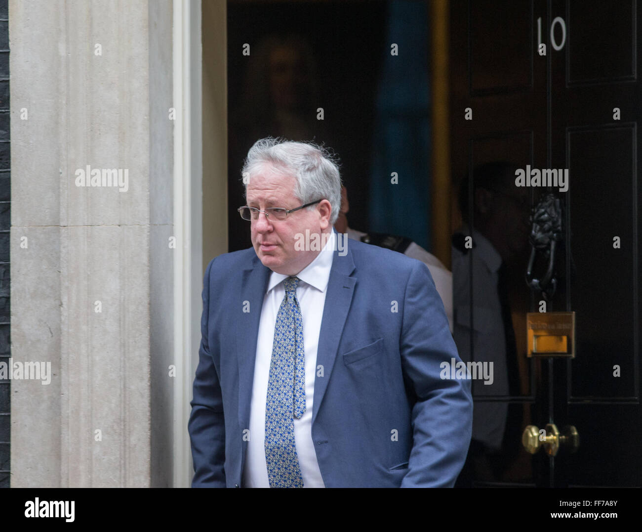 Patrick McLoughlin, Staatssekretär für Transport in der Downing Street für eine Kabinettssitzung Stockfoto