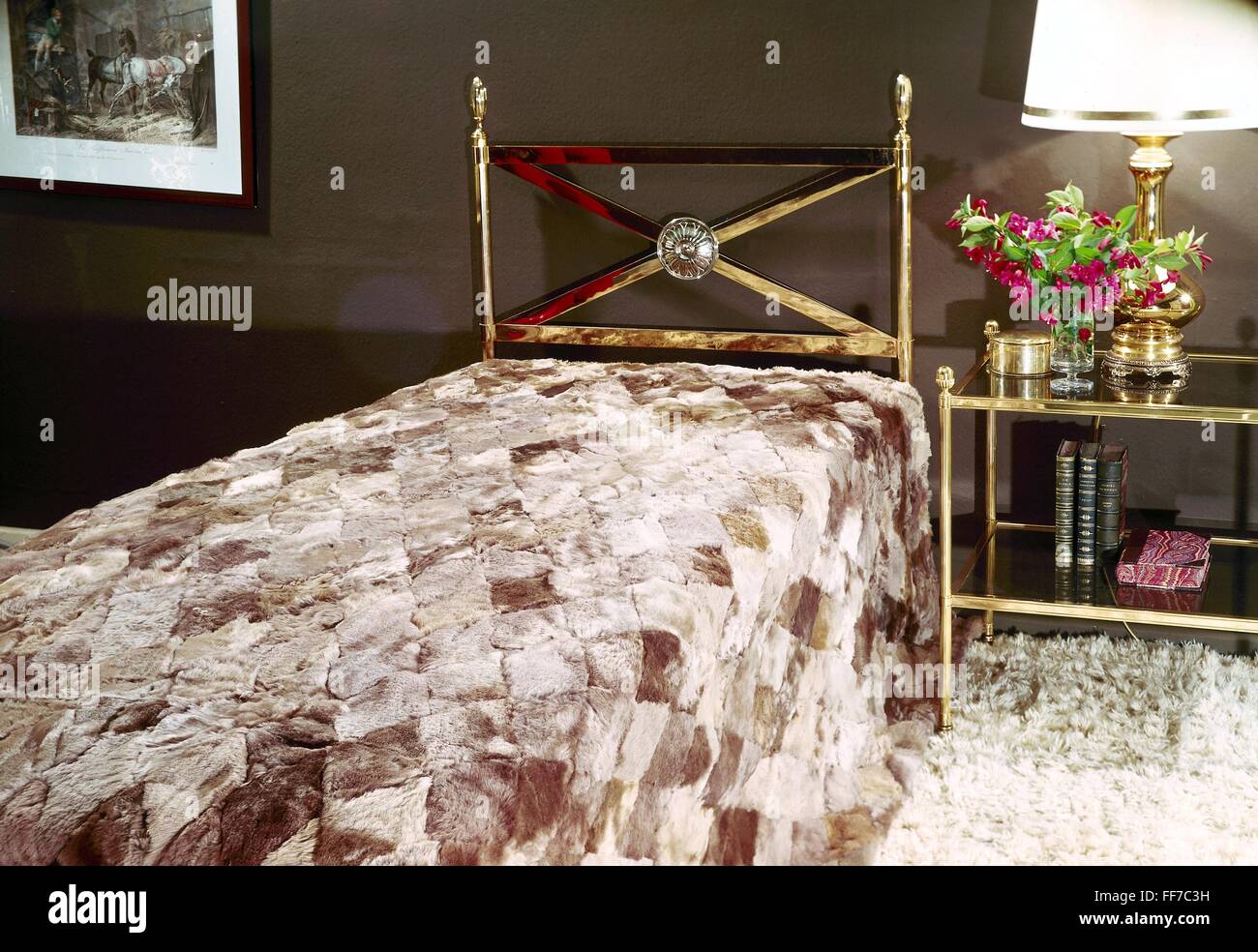 Möbel, Schlafzimmer, Bett mit Patchwork-Arbeitsplatte, Ende der 1960er Jahre, Zusatzrechte-Clearences-nicht vorhanden Stockfoto